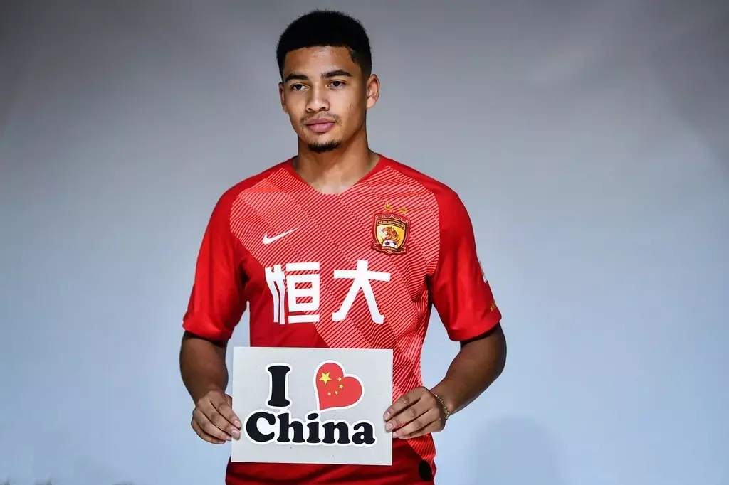 南宫体育- 天山鲸鲨队鏖战洞庭黑豹队，摔跤巡回赛险胜，核心复出即建功。外援联手发威