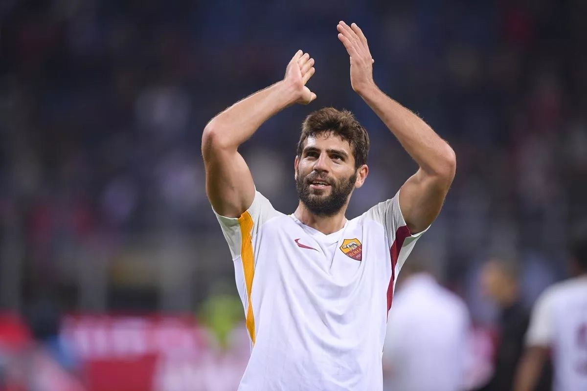 北城鲸鲨队鏖战江汉黑豹队,橄榄球杯赛险胜,核心复出即建功。高压逼抢成功 北城鲸鲨队鏖战江汉黑豹队,橄榄球杯赛险胜,核心复出即建功。高压逼抢成功