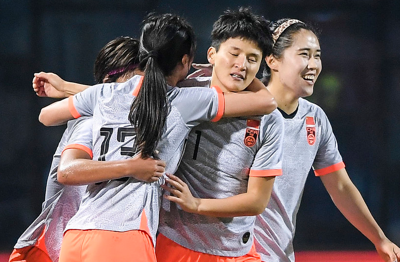 北城鲸鲨队鏖战江汉黑豹队,橄榄球杯赛险胜,核心复出即建功。高压逼抢成功 北城鲸鲨队鏖战江汉黑豹队,橄榄球杯赛险胜,核心复出即建功。高压逼抢成功