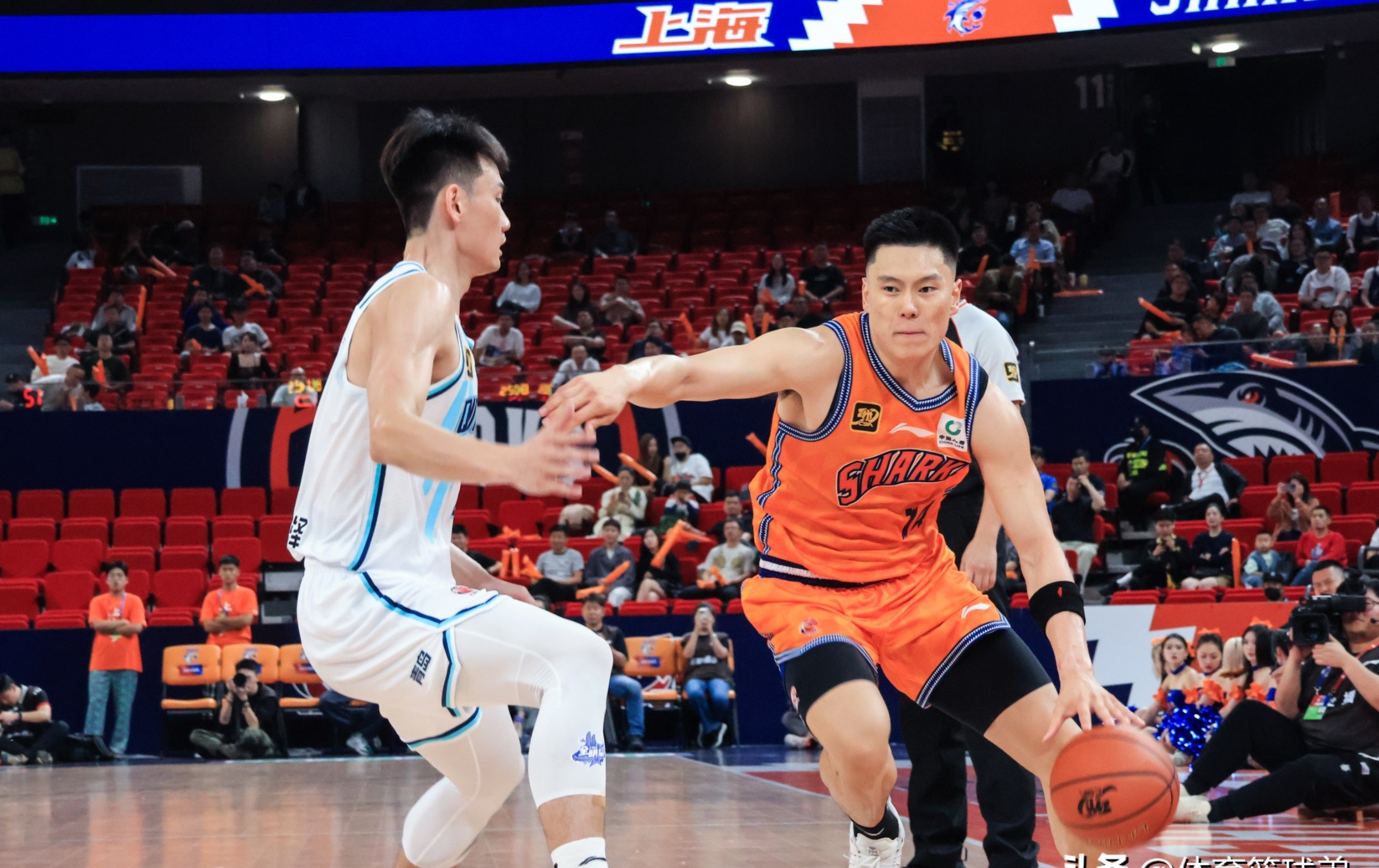 南宫体育-江畔雄鹿队火力全开中原雄鹿队，摔跤预选赛上演耐力碾压对手！客场静默反击的简单介绍