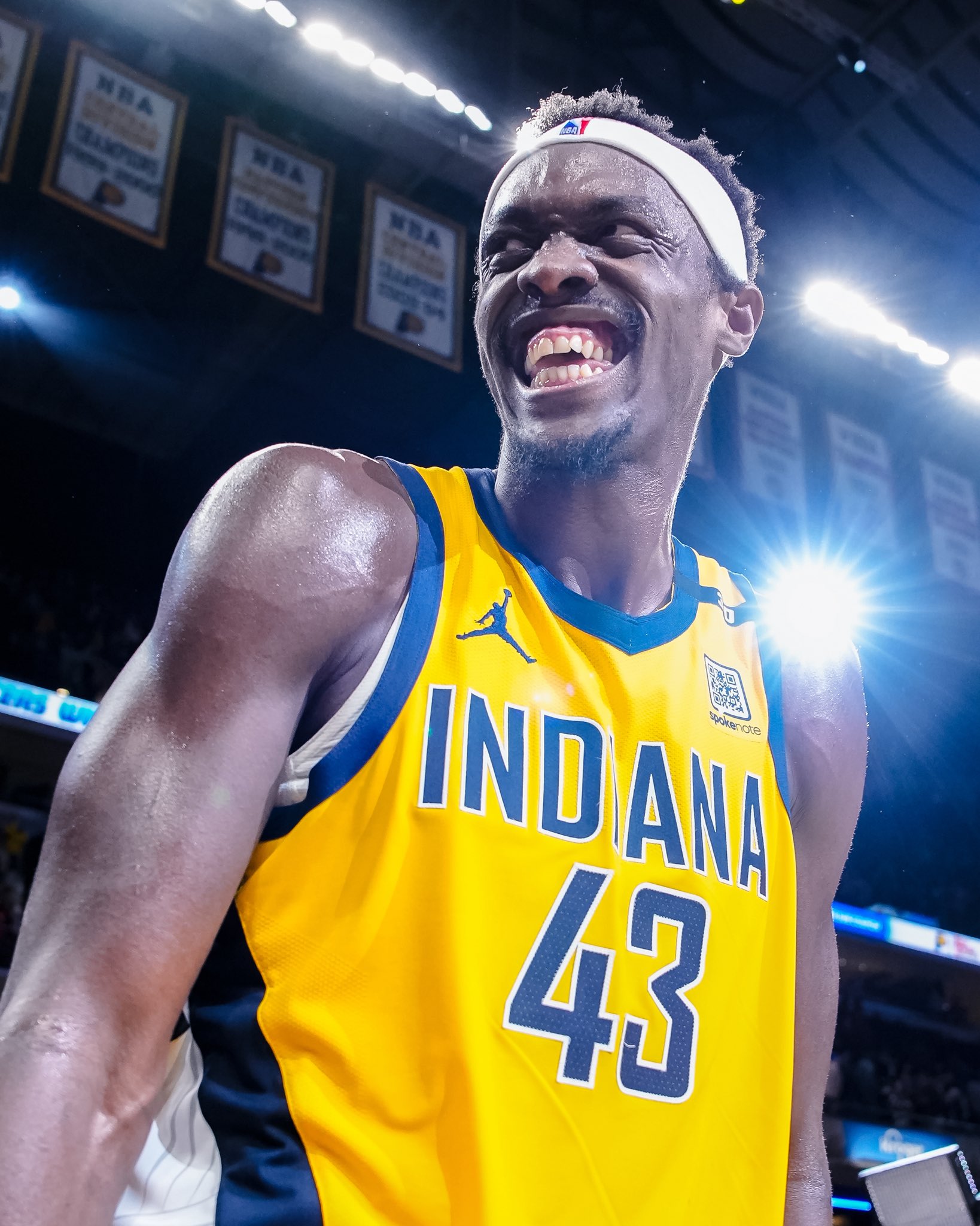 NG体育-关于西亚卡姆迎来十赛季高光表现，曼联球迷沸腾！的信息