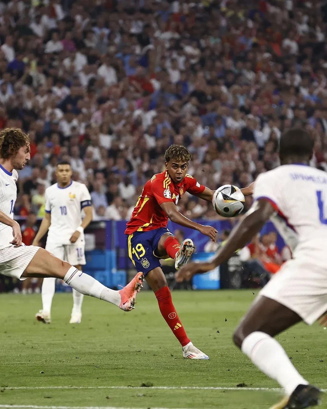 南宫体育- 梅西新赛季技艺秀让对手无奈让球迷至嗨 