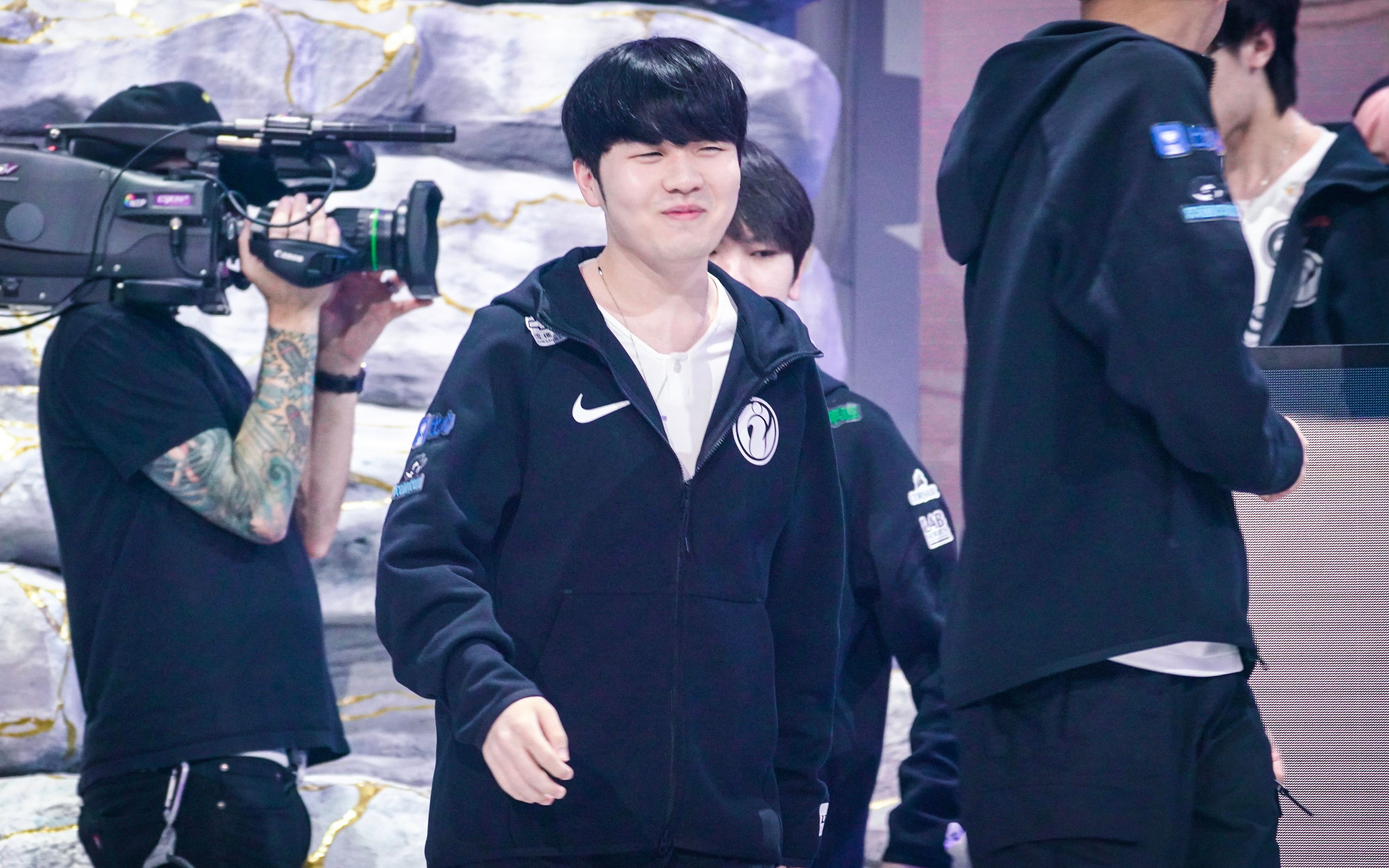 Rookie回归赛场，高光表现首场状态亮眼，IG观众沸腾！的简单介绍