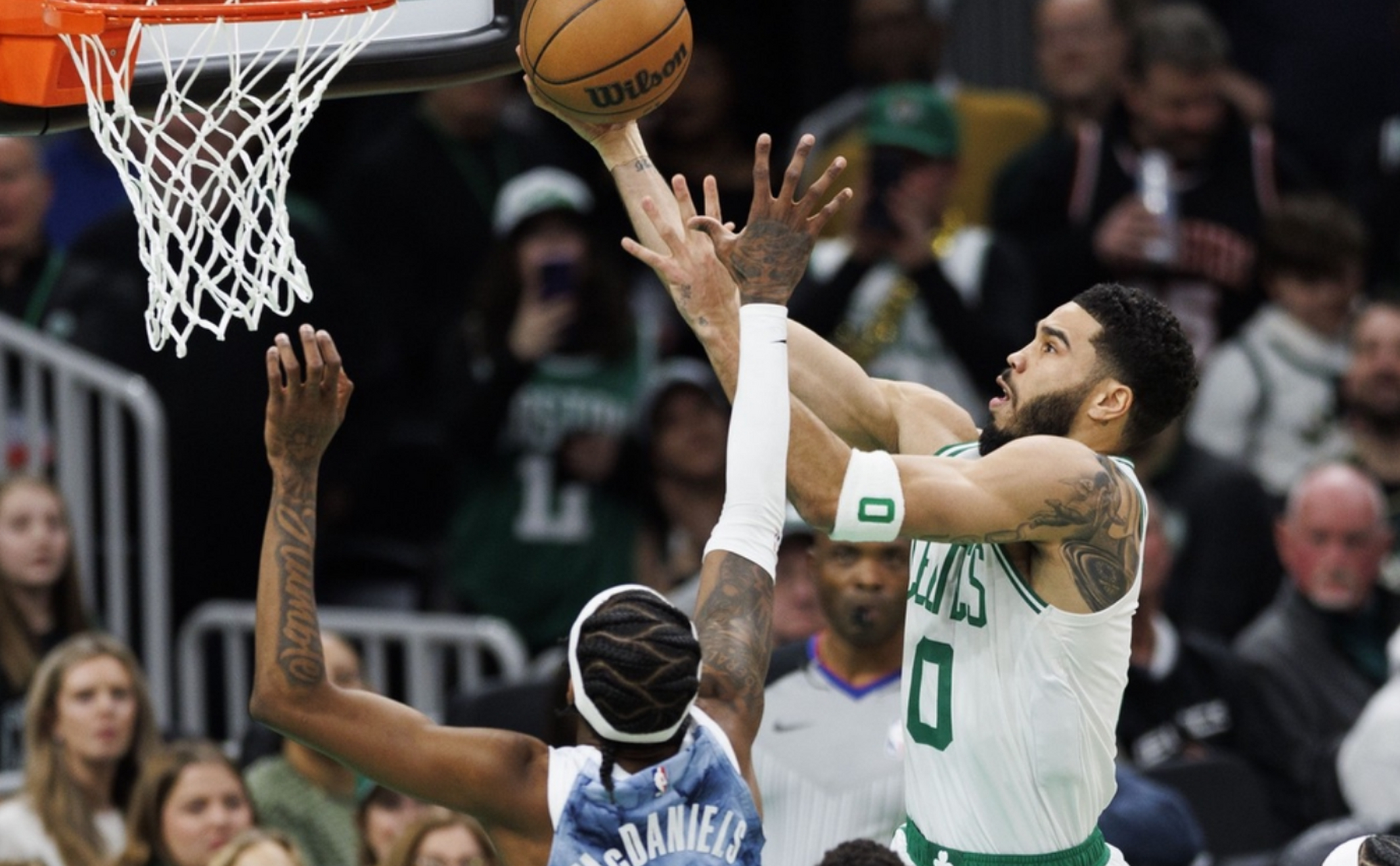 南宫体育-塔图姆在热火比赛中势不可挡，关键助攻引发热议！的简单介绍